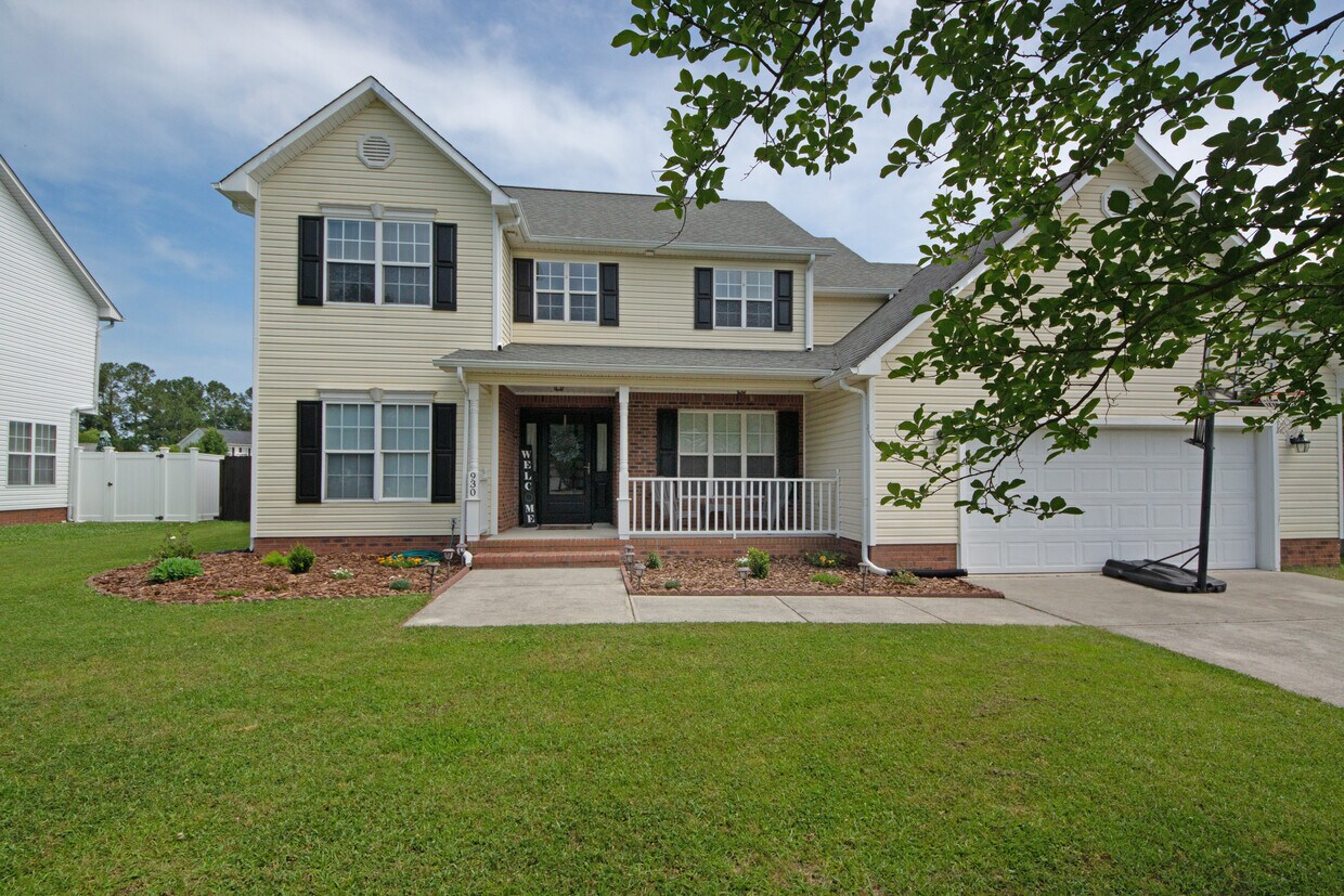 Foto principal - 930 Commons Dr N