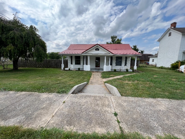 Building Photo - 1117 2nd St