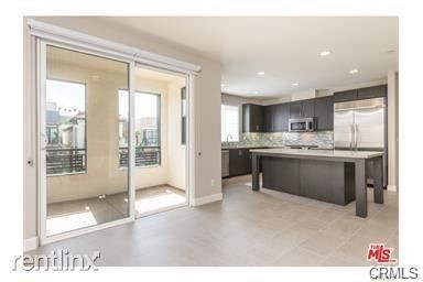 Foto del edificio - 12895 W Runway Rd