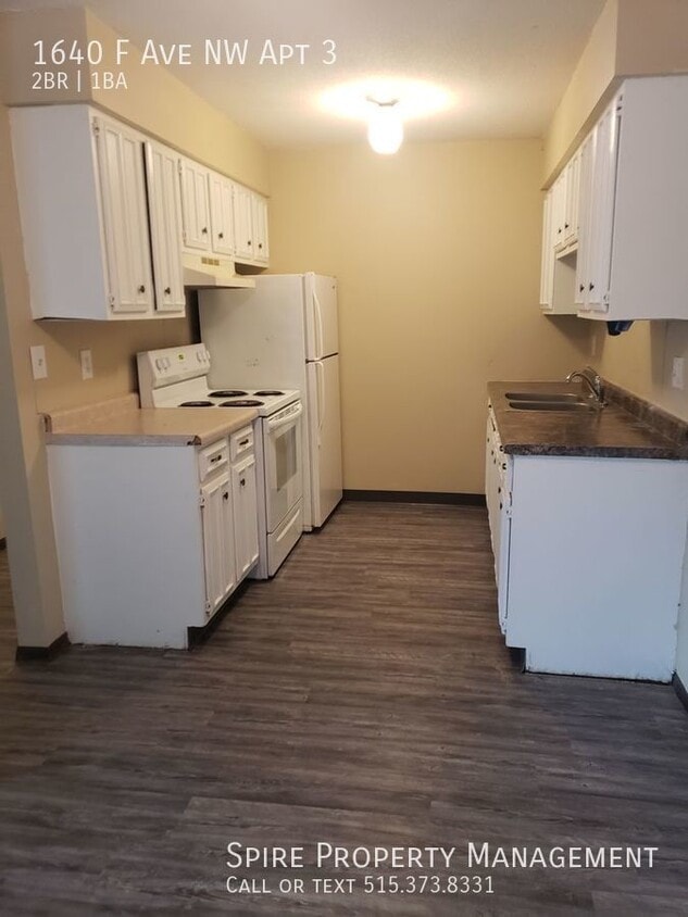 Primary Photo - NW 2 Bedroom 1 bath with New Flooring, Nea...