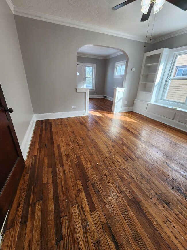 Foto del edificio - Top Floor 1 Bedroom Apartment with Private Balcony!