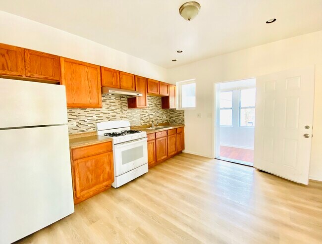 Foto del edificio - 2647 W 35th St