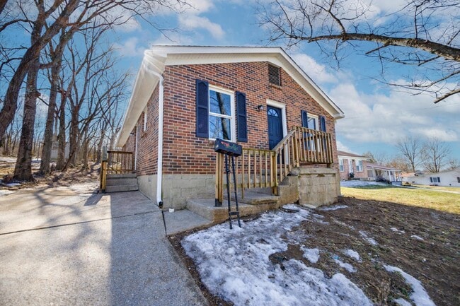 Building Photo - 140 Levy Rd