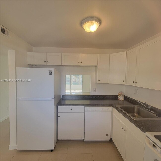 Foto del edificio - 6021 NW 61st Ave