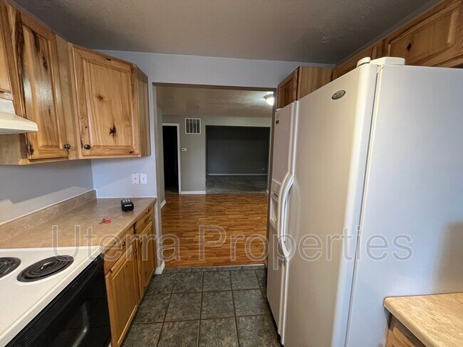 Building Photo - 333 E 4500 S