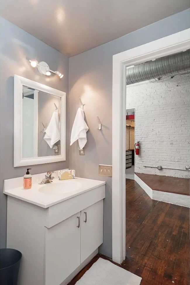 Building Photo - 429 N 13th St