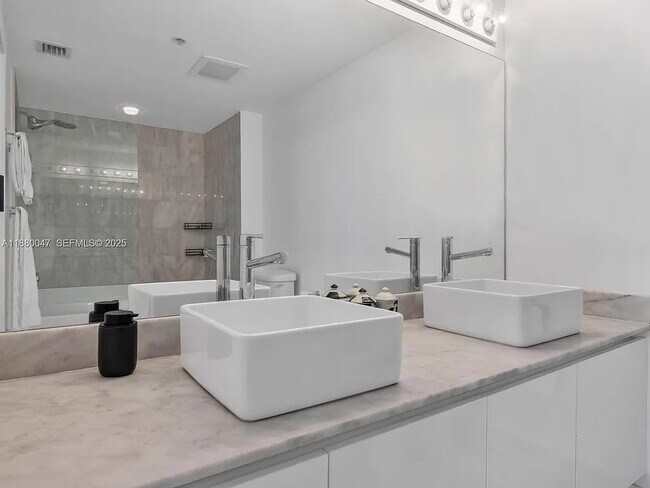 Foto del edificio - 601 NE 36th St