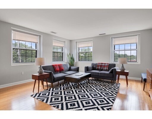 Building Photo - 10 Weston Ave