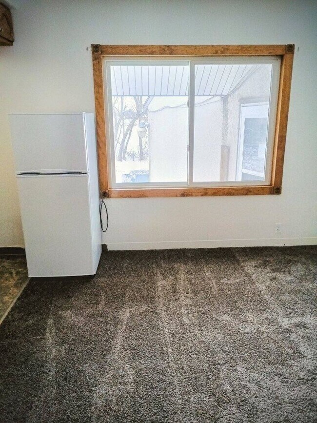 Building Photo - 212 NE 3rd Ave