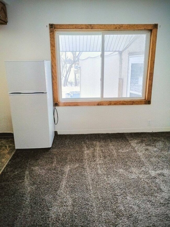 Building Photo - 212 NE 3rd Ave