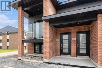 Building Photo - 897-897 Laurier St