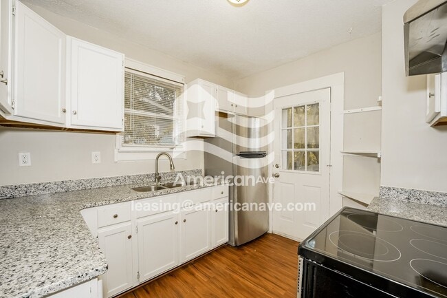 Building Photo - 1383 Hillcrest St