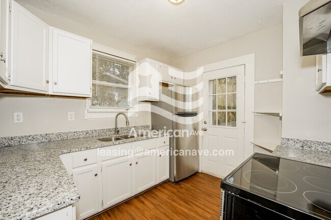Foto del edificio - 1383 Hillcrest St