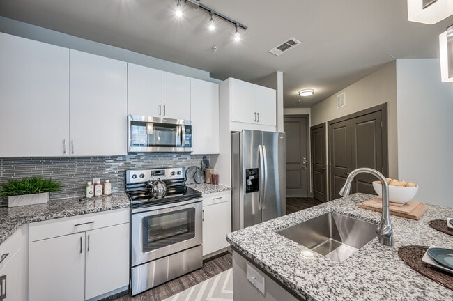 1HAB, 1BA + Estudio - 1065SF - Cocina - Memorial West