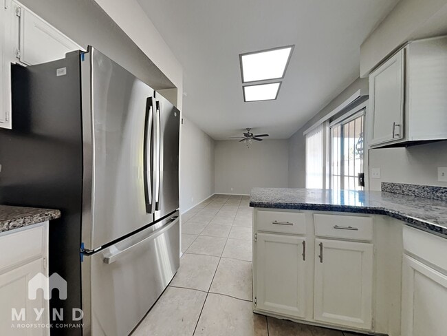 Foto del edificio - 4608 W Lewis Ave