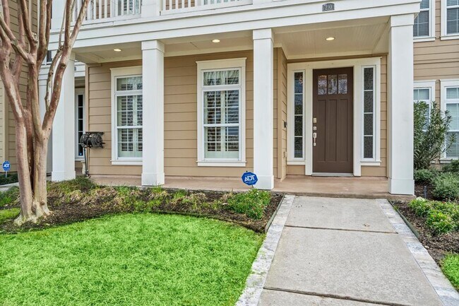 Building Photo - 210 Breezy Way