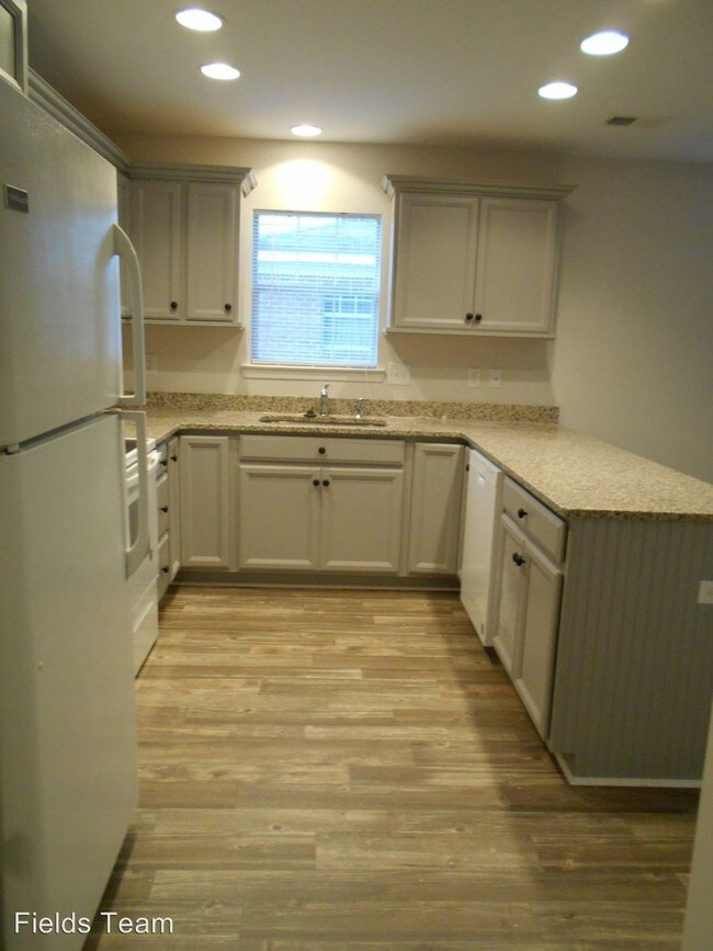 Building Photo - 3060 Queensgate Way
