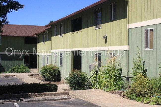 Building Photo - 855 SE Ford St