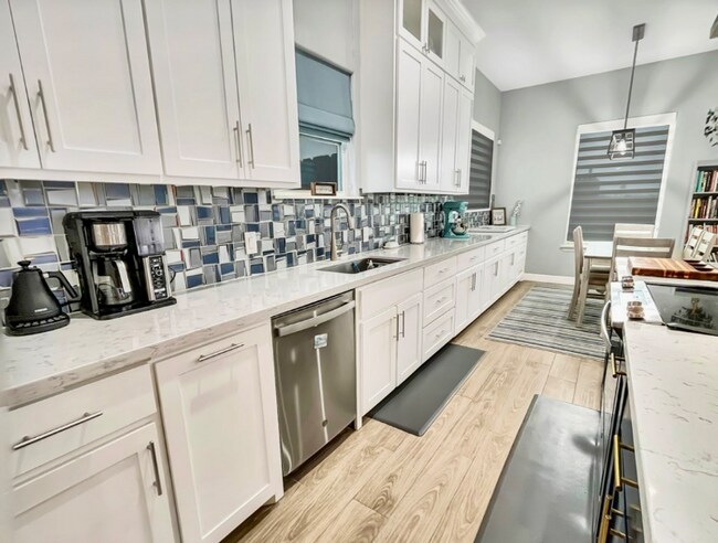 Building Photo - 86 Bethpage Dr
