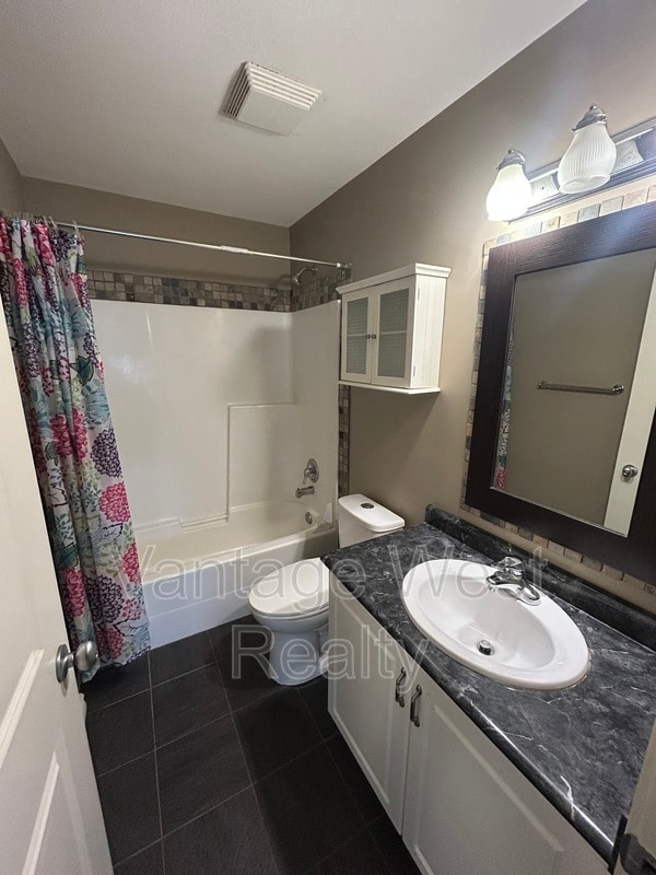 Photo du bâtiment - 124-124 Mills Rd