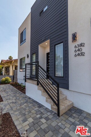 Foto del edificio - 640 N Heliotrope Dr