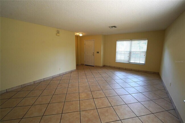 Foto del edificio - 2007 Country Brook Ave