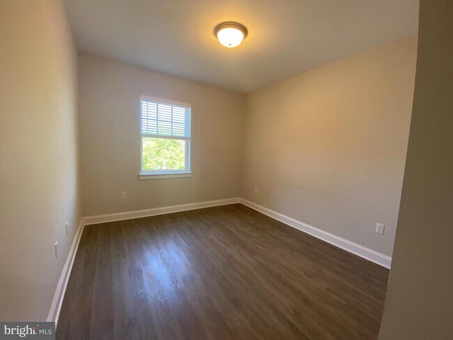 Building Photo - 102 W Martin St