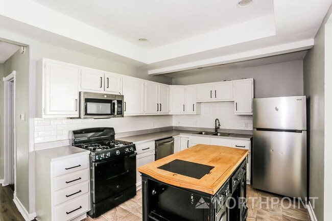 Building Photo - 517 Burgett St