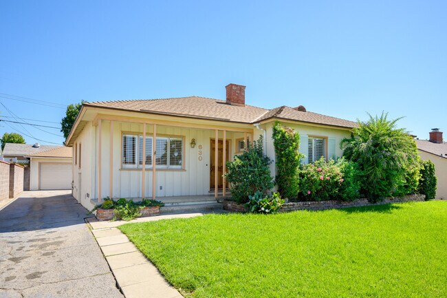 Building Photo - 630 Uclan Dr