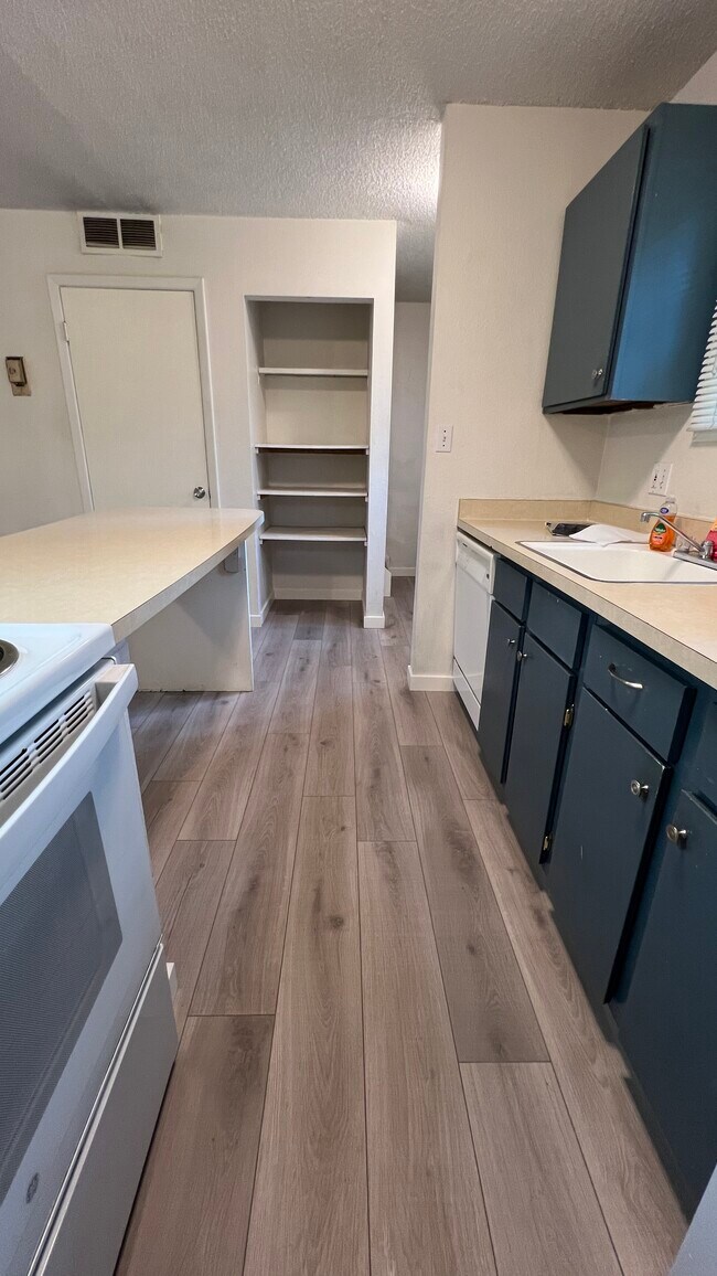 Foto del edificio - 3000 Colorado Ave