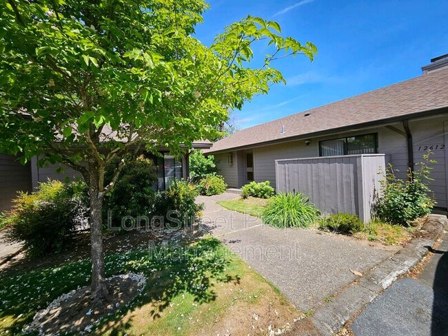 Building Photo - 12612 NE Prescott Dr