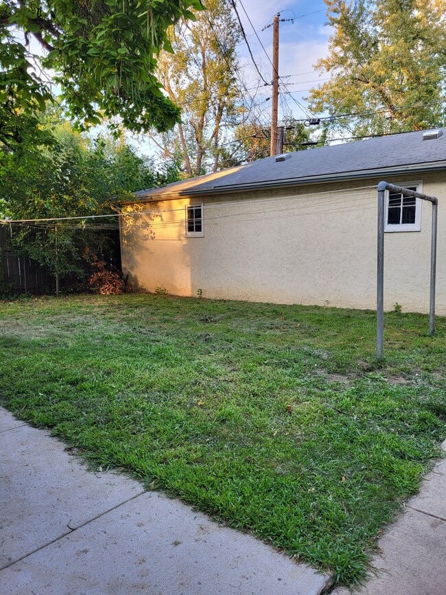 Building Photo - 608 S Walts Ave