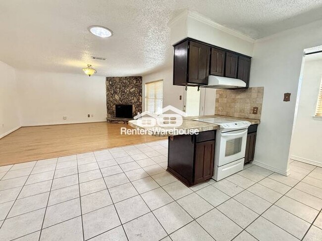 Foto del edificio - 3-Bedroom, 2-Bath Home on a Spacious Corne...