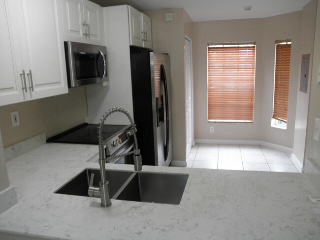 Foto del edificio - 847 Summit Lake Dr