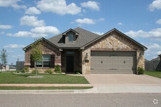 Building Photo - 3000 Silver Saddle Dr