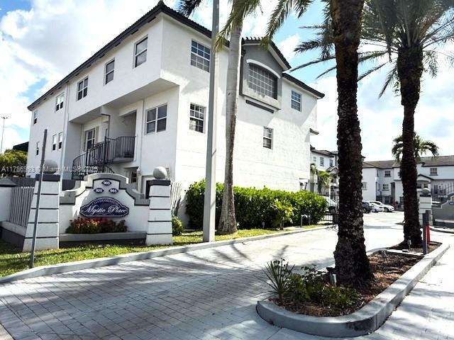 Foto del edificio - 955 NW 82nd Ave