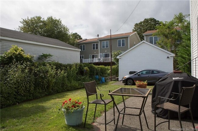 Foto del edificio - 289 Halley Ave