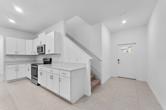 Foto del edificio - Absolutely stunning 3 BR /2.5 Bath / 2 Car Garage + LOFT townhome in ultra-modern and green-focus...