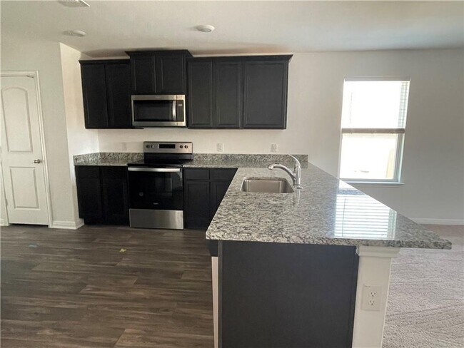 Foto del edificio - 120 Fairfax Ln