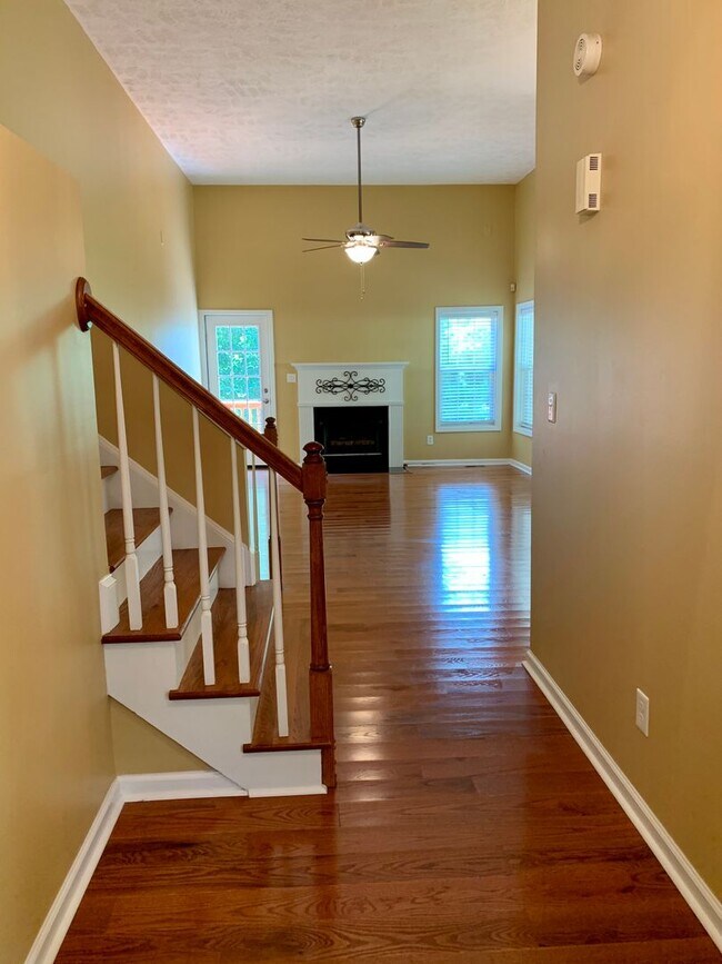 Building Photo - Lovely Tri-level Fayetteville Home