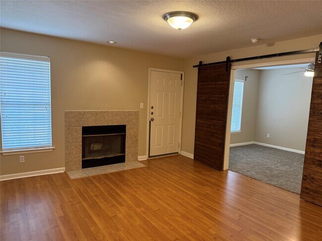 Foto del edificio - 7685 Northcross Dr