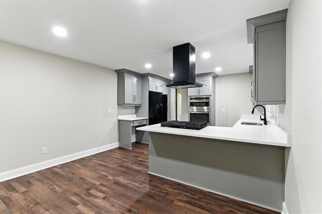 Building Photo - 893 Woodmere Dr NW