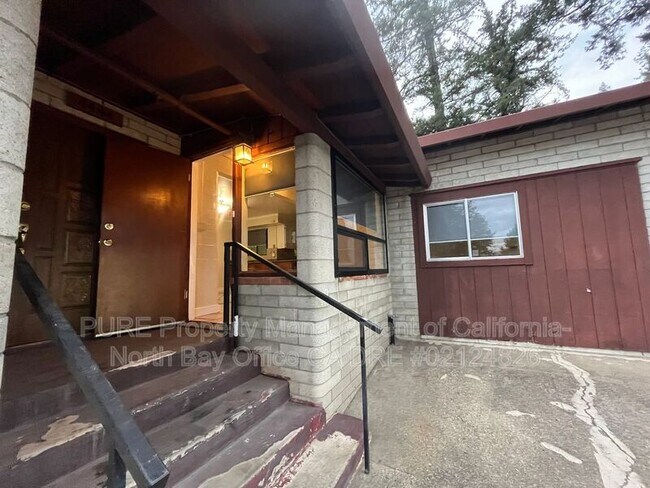 Foto del edificio - 1450 Knob Hill Rd