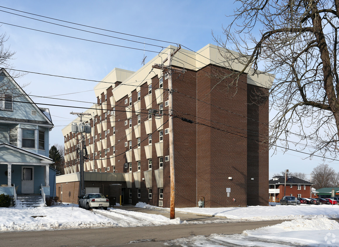 Building Photo - Hubbard Manor