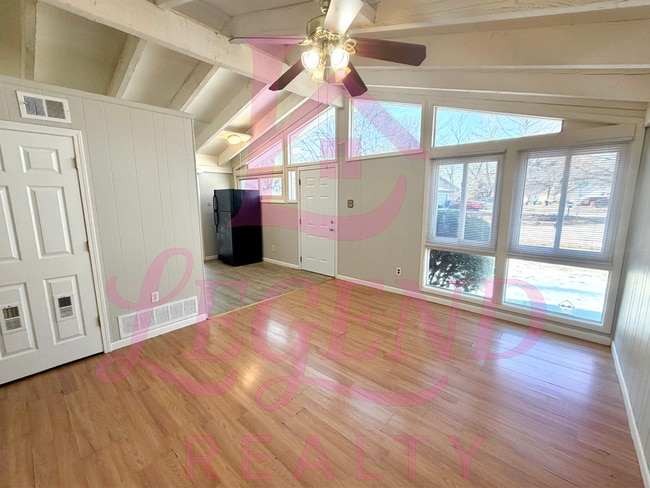 Building Photo - Light-Filled 3 Bedroom Home with Open Feel & Outdoor Storage