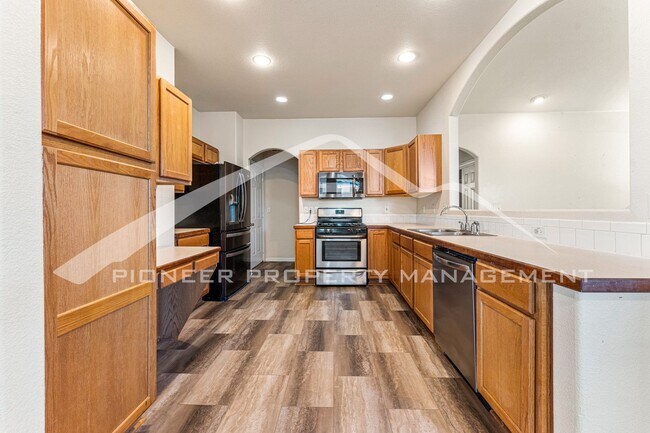 Building Photo - Spacious Home with Central AC and Washer/D...