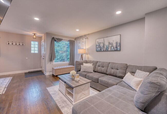 Foto del edificio - 6730 W Devon Ave