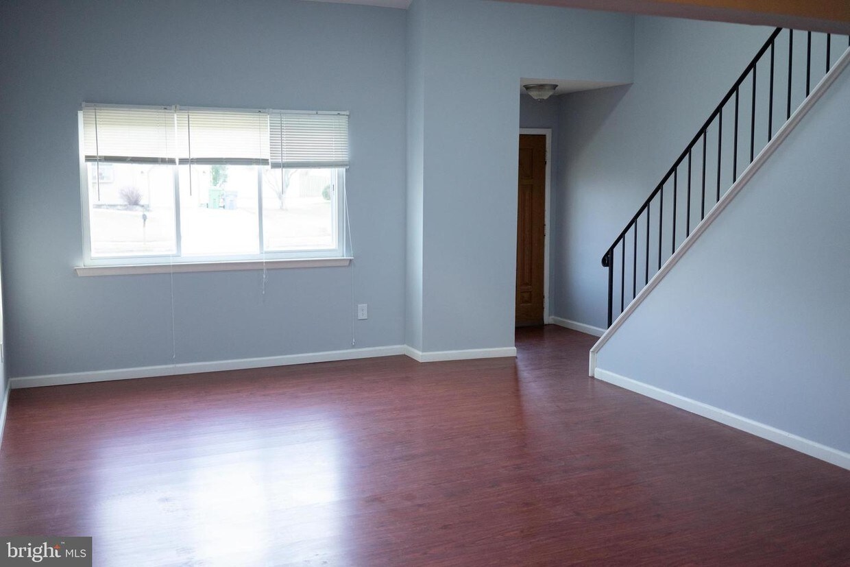 Primary Photo - 141 Greenbrook Dr
