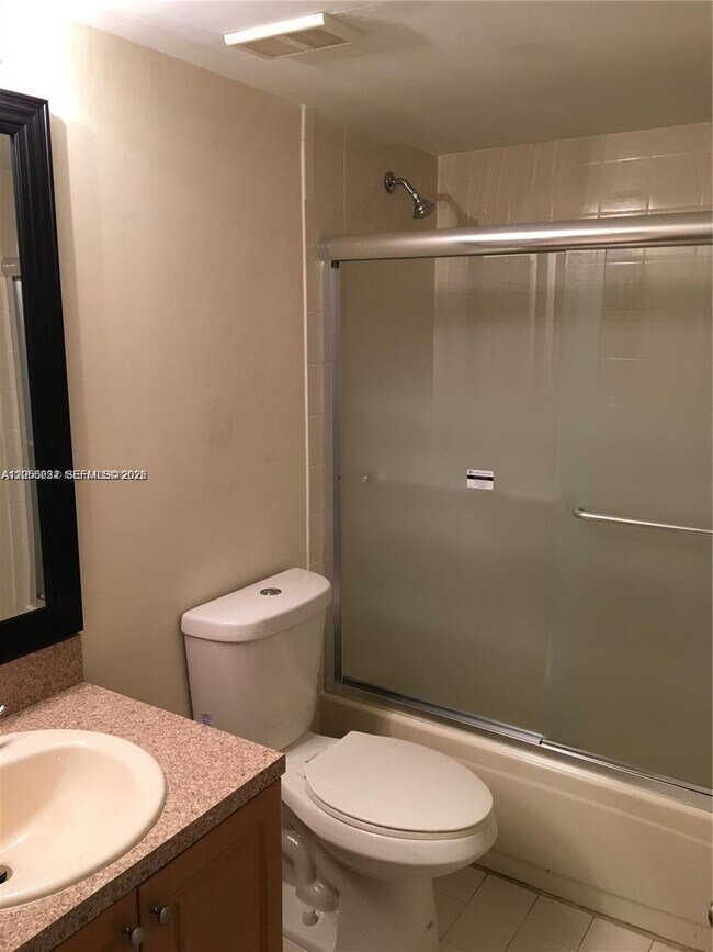 Foto del edificio - 8580 SW 212th St