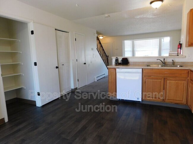 Foto del edificio - 3245 Downey Ct